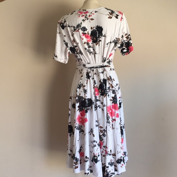 Floral dress Midi NWT - Picture 3 of 3